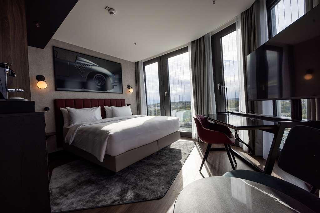 Radisson Blu At Porsche Design Tower *