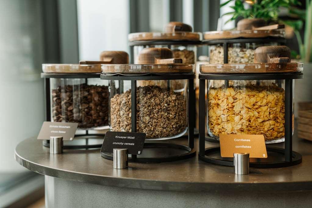 Hotel Radisson Blu At Porsche Design Tower *
