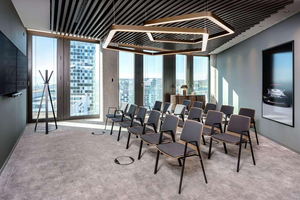 Radisson Blu At Porsche Design Tower Hotel