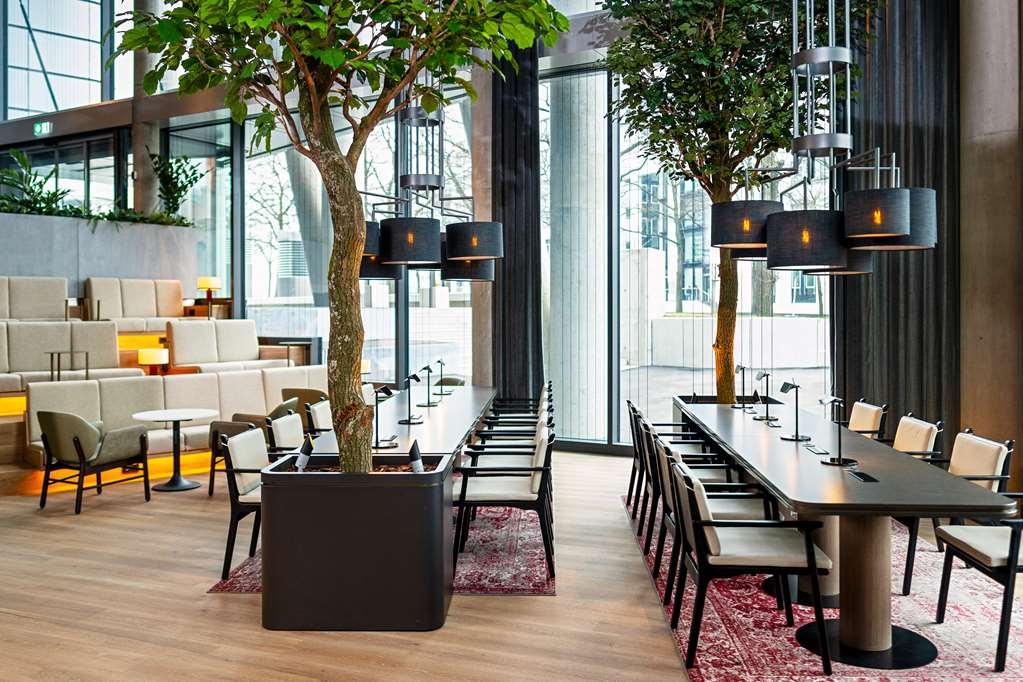 Hotel Radisson Blu At Porsche Design Tower