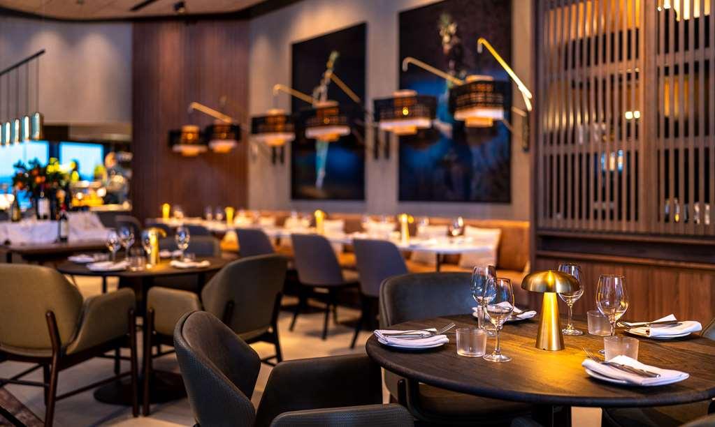 Hotel Radisson Blu At Porsche Design Tower *