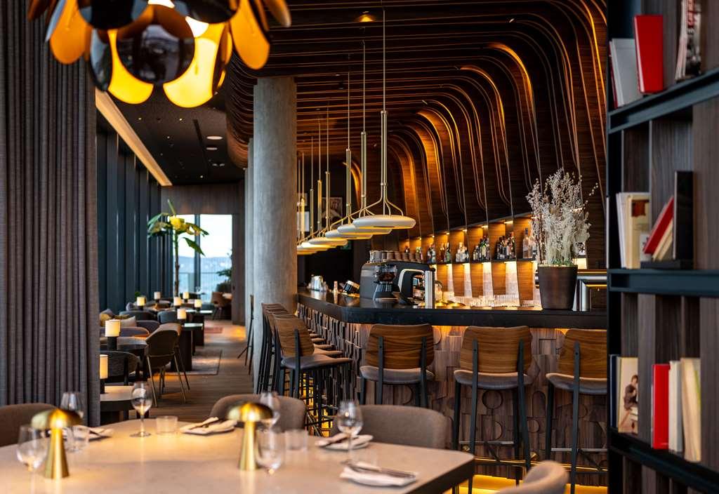 Radisson Blu At Porsche Design Tower Hotel *