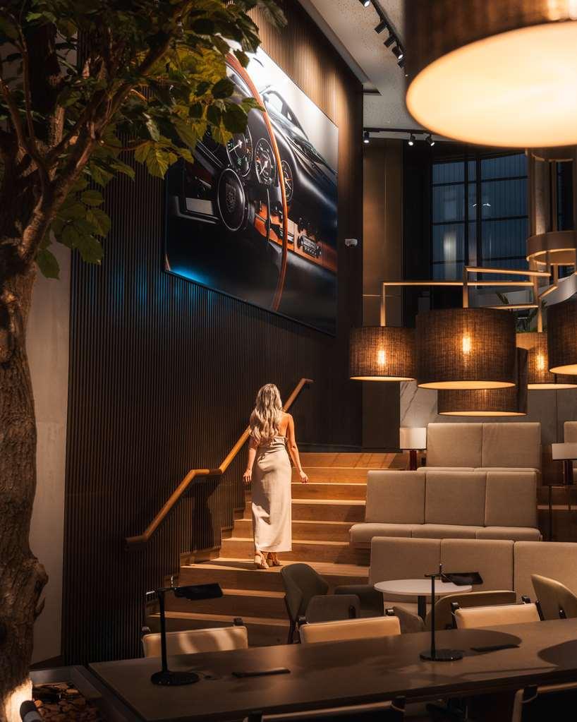 Radisson Blu At Porsche Design Tower Hotel *