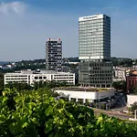 Radisson Blu Hotel At Porsche Design Tower Stuttgart