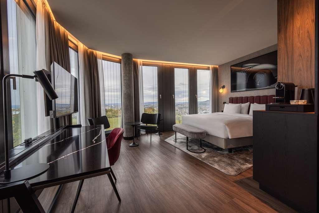 Hotel Radisson Blu At Porsche Design Tower