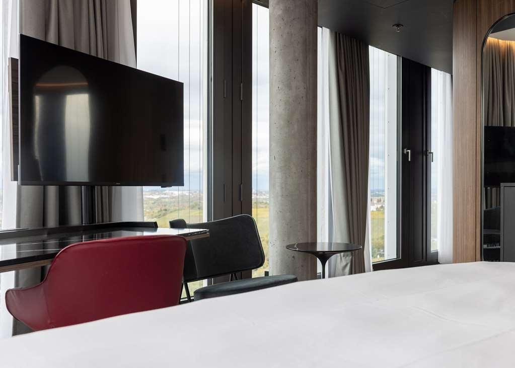 Radisson Blu At Porsche Design Tower Hotel *