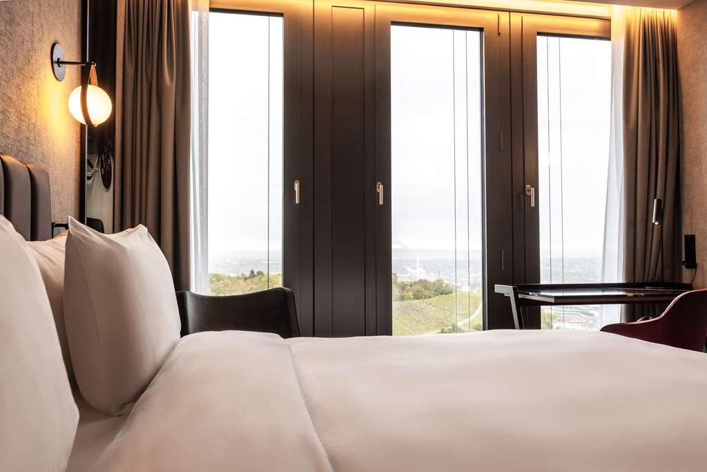 Hotel Radisson Blu At Porsche Design Tower *