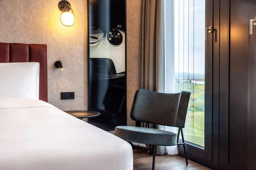 Radisson Blu At Porsche Design Tower *