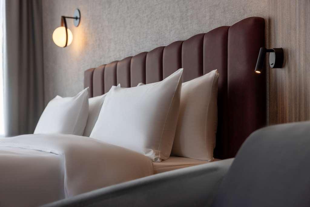 Radisson Blu At Porsche Design Tower Hotel *