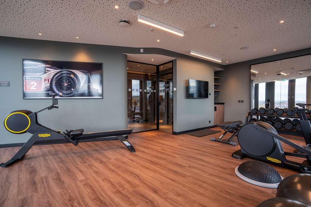 Radisson Blu At Porsche Design Tower *