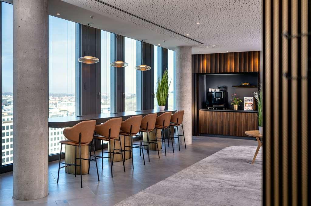 Radisson Blu At Porsche Design Tower *