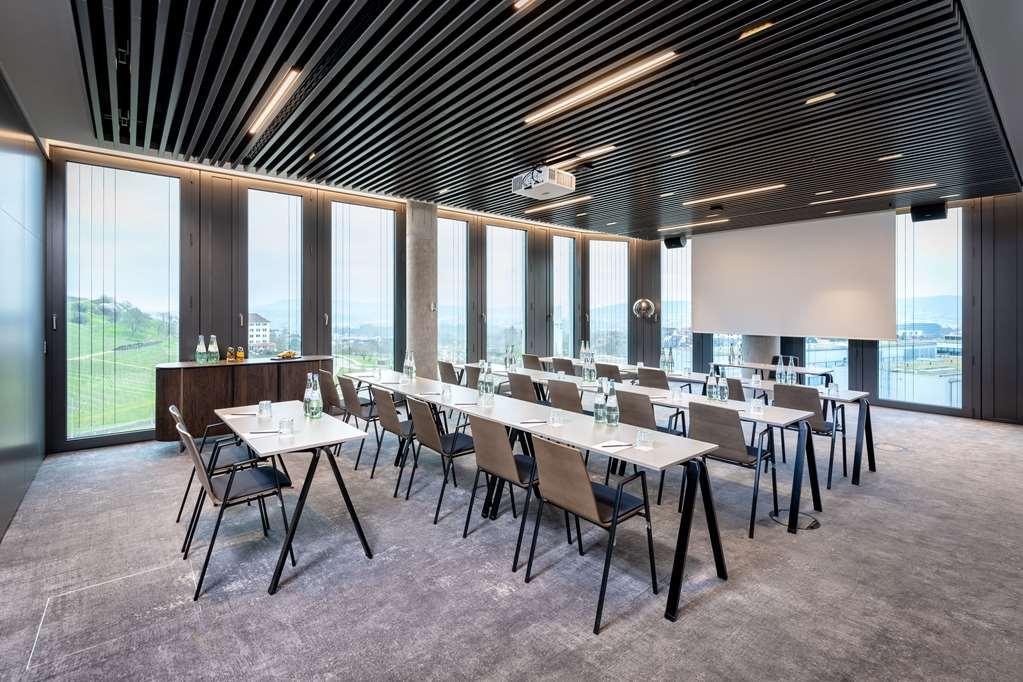 Hotel Radisson Blu At Porsche Design Tower *