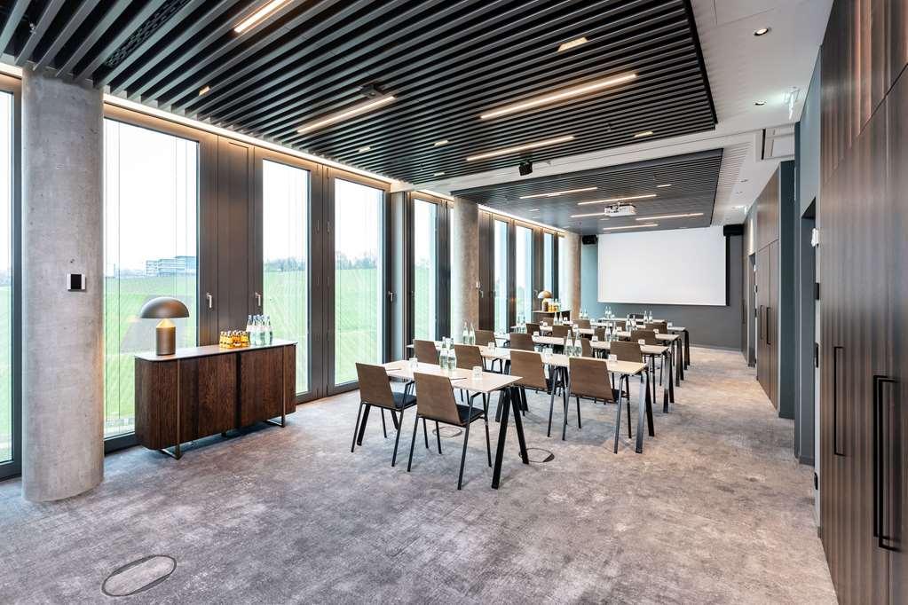 Radisson Blu At Porsche Design Tower Hotel Stuttgart