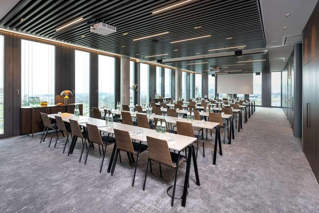 Radisson Blu At Porsche Design Tower *