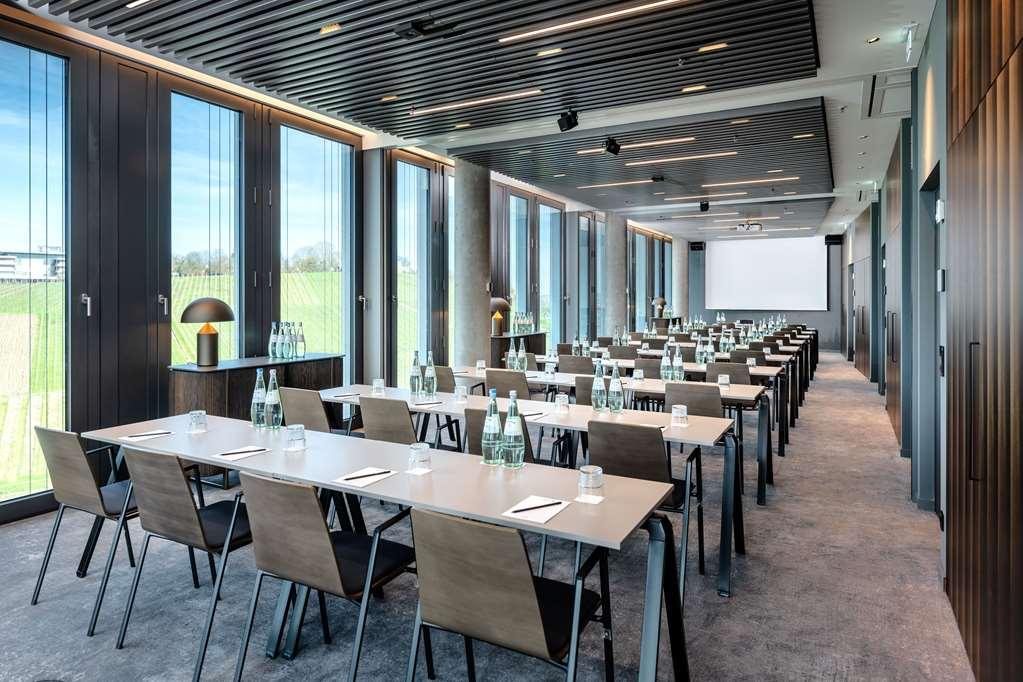 Radisson Blu At Porsche Design Tower Hotel Stuttgart
