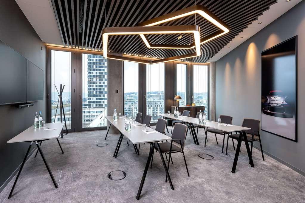 Hotel Radisson Blu At Porsche Design Tower *