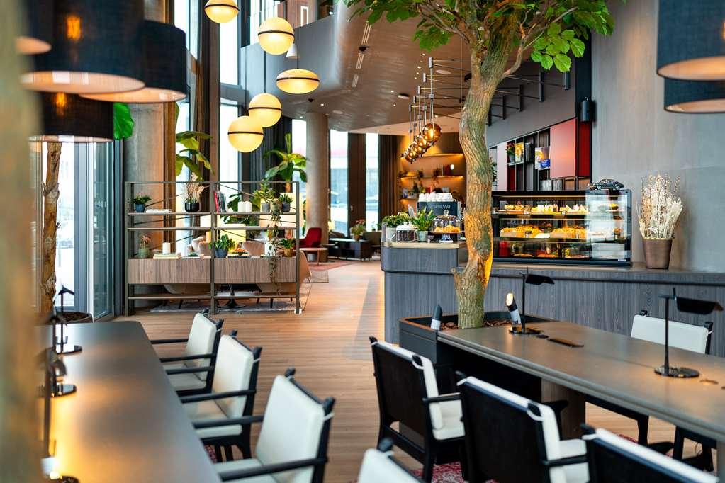 Radisson Blu At Porsche Design Tower *