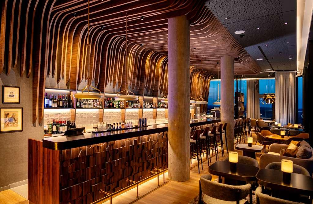 Radisson Blu At Porsche Design Tower Hotel *