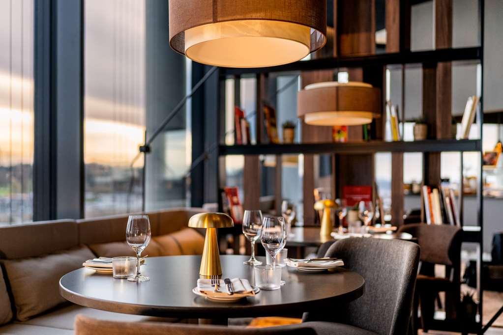 Radisson Blu At Porsche Design Tower Hotel